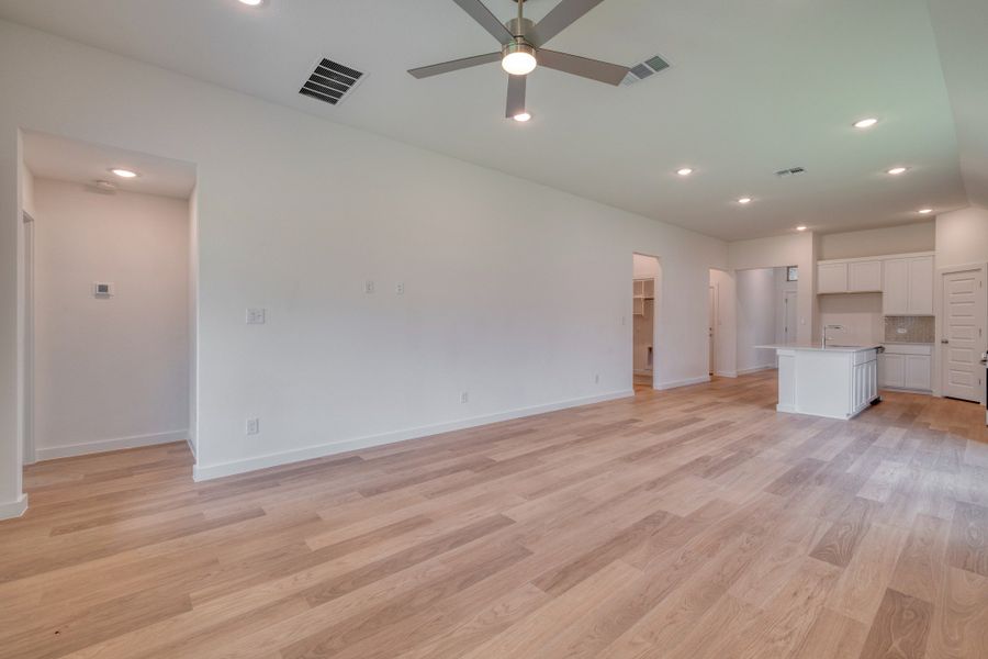 Spacious, unfurnished interior of a new home in Prairie Winds, Hutto (Image 15).