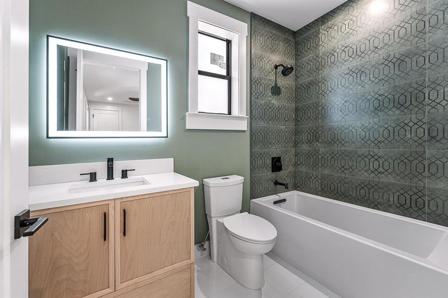 Spacious, unfurnished interior of a new home in , Lake Worth (Image 17).