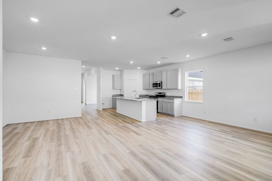Spacious, unfurnished interior of a new home in Brookewater 45s, Rosenberg (Image 15). Spacious, unfurnished interior of a new home in Brookewater 45s, Rosenberg (Image 15).