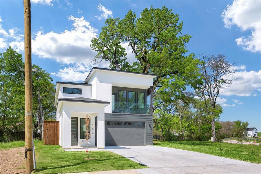 Front exterior of a new home in , Dallas, TX, highlighting curb appeal (Image 26). Front exterior of a new home in , Dallas, TX, highlighting curb appeal (Image 26).