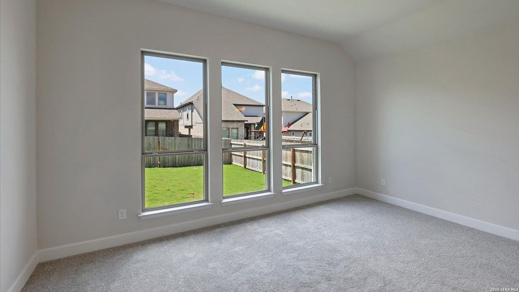 Spacious, unfurnished interior of a new home in Ladera, San Antonio (Image 14).