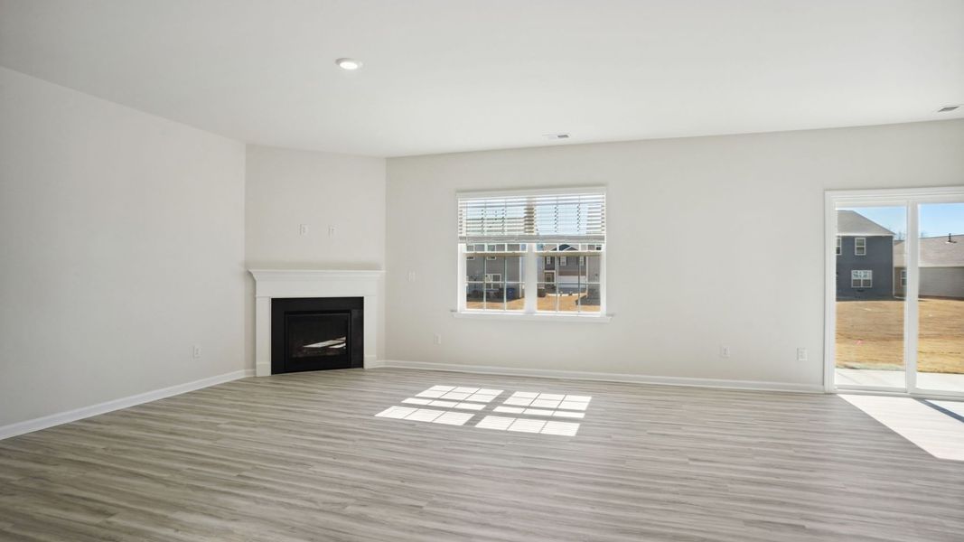 Spacious, unfurnished interior of a new home in Granite Falls, Lancaster (Image 15).