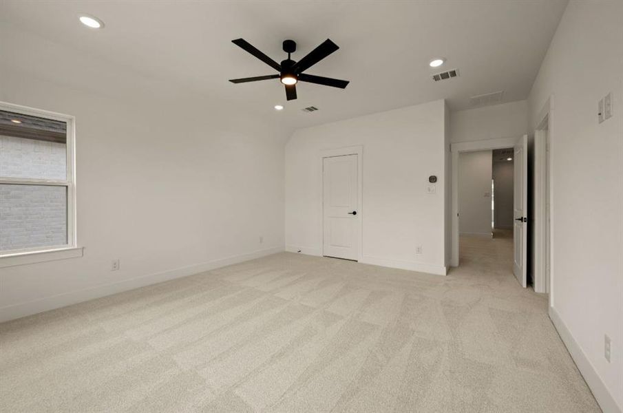 Spacious, unfurnished interior of a new home in Chelsea Commons, Allen (Image 16).