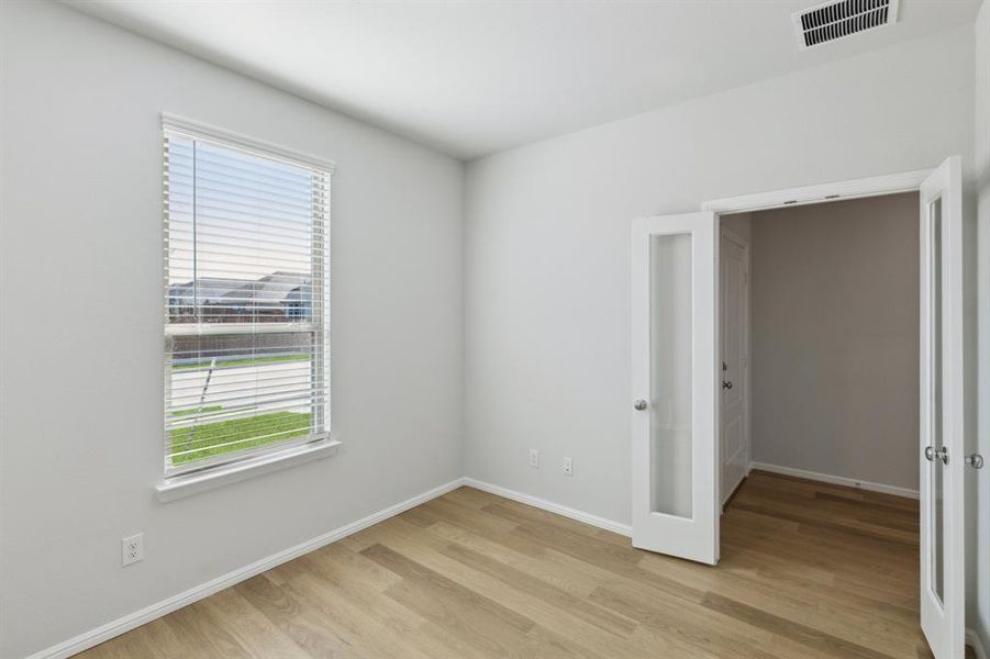 Spacious, unfurnished interior of a new home in Stonehaven, Seagoville (Image 16).