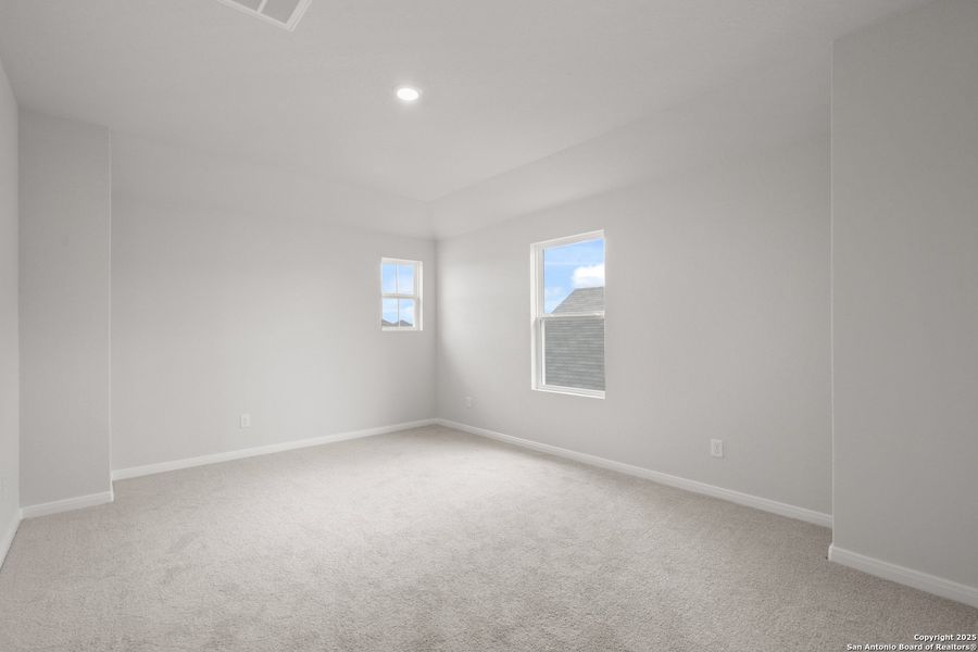 Spacious, unfurnished interior of a new home in Dauer Ranch, New Braunfels (Image 21). Spacious, unfurnished interior of a new home in Dauer Ranch, New Braunfels (Image 21).