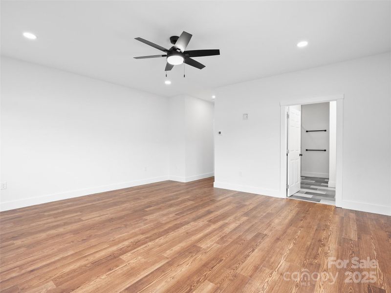 Spacious, unfurnished interior of a new home in , Waynesville (Image 27).