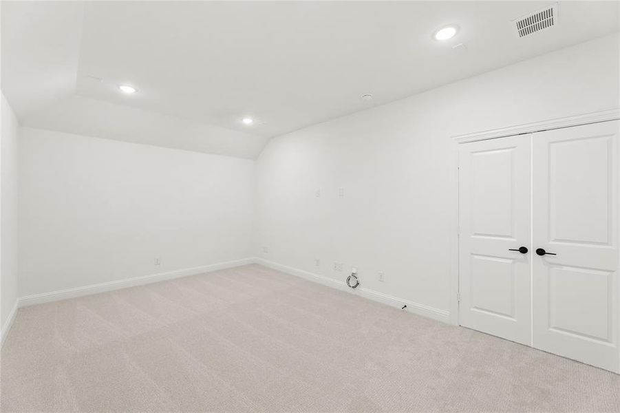 Spacious, unfurnished interior of a new home in Painted Tree, McKinney (Image 25).