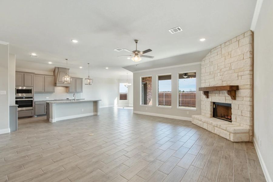 Image 47 representing the Concept 2373 by Landsea Homes in Coyote Crossing, Godley, TX. Image 47 representing the Concept 2373 by Landsea Homes in Coyote Crossing, Godley, TX.