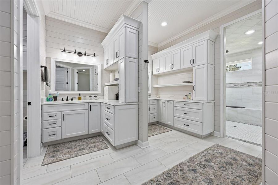 Furnished interior view inside a new home in , Bronson (Image 36).
