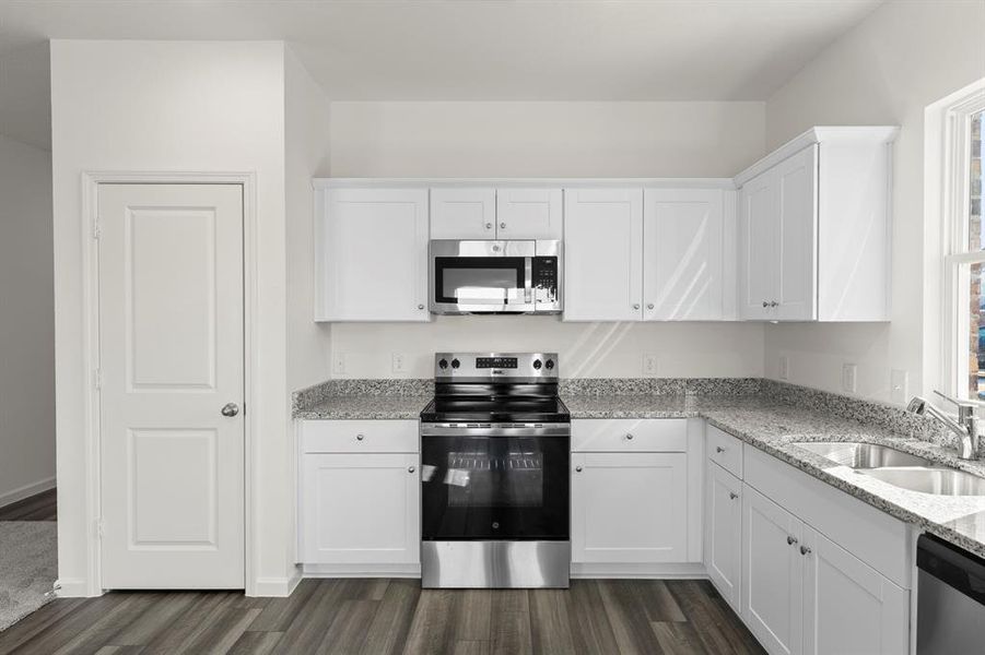 13. 807 Lexington - Kitchen (3)