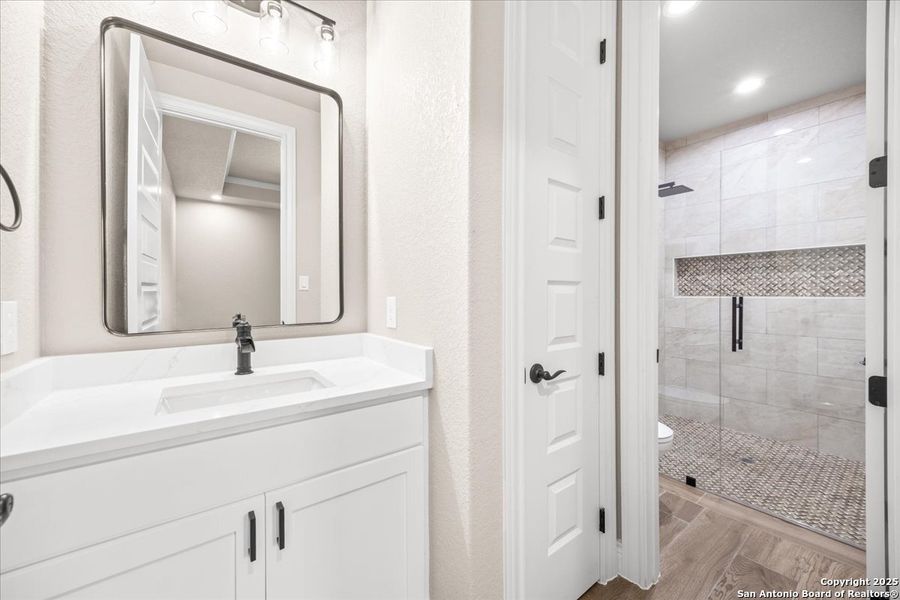 Furnished interior view inside a new home in , La Vernia (Image 8).