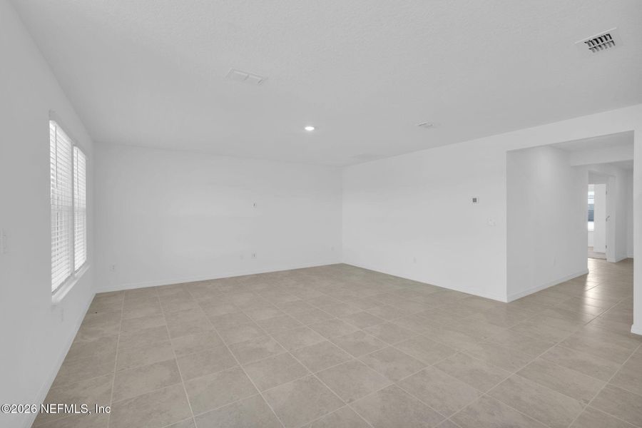 Spacious, unfurnished interior of a new home in Wells Landing, Jacksonville (Image 22).