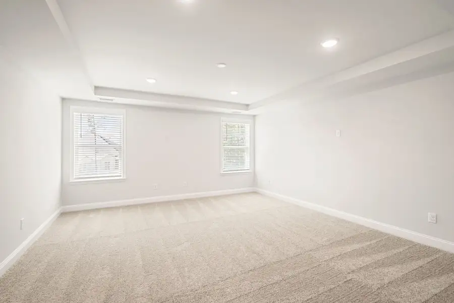 Spacious, unfurnished interior of a new home in Waterways, Richmond Hill (Image 20).