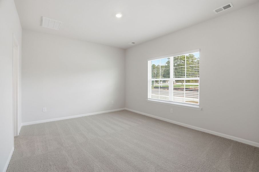 Spacious, unfurnished interior of a new home in Towns at Lake Greenwood, Greenwood (Image 21).