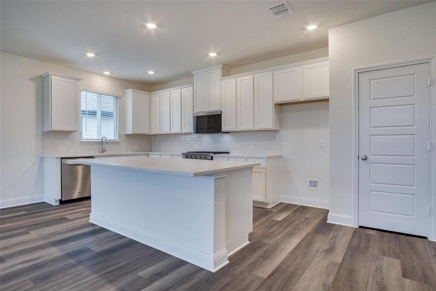 Furnished interior view inside a new home in Sierra Vista at Kelly Ranch, Aledo (Image 7). Furnished interior view inside a new home in Sierra Vista at Kelly Ranch, Aledo (Image 7).