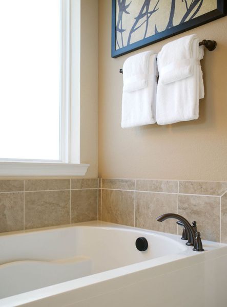 Representative interior finishes for a home built from the Oak Grove by Pulte Homes in Westside Preserve, Midlothian (Image 22).