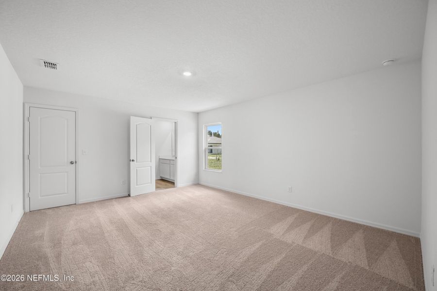 Spacious, unfurnished interior of a new home in Westport Landing, Jacksonville (Image 17).
