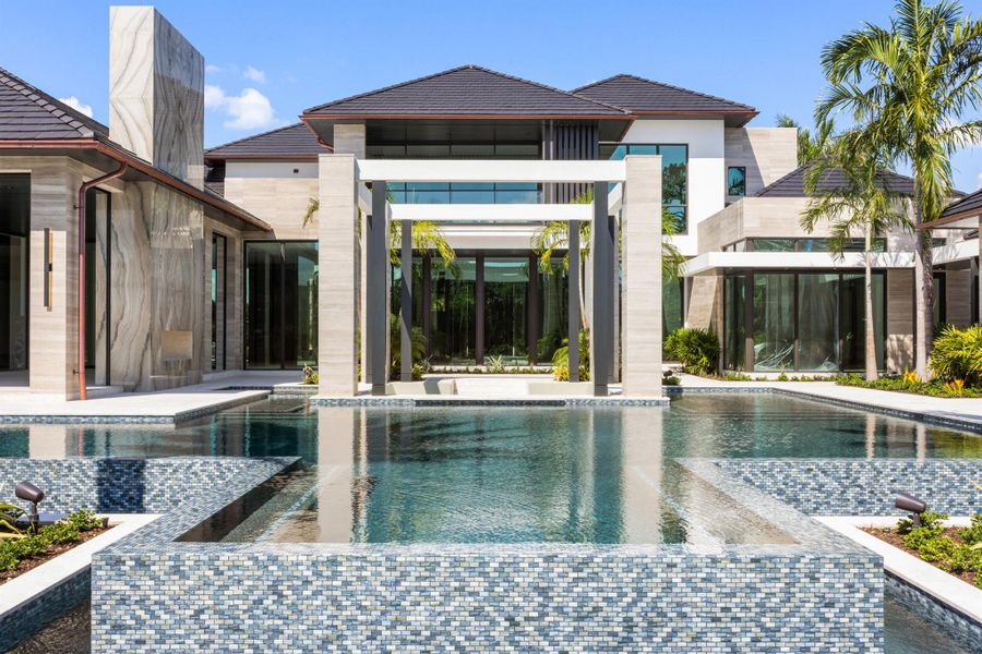 Image 98 of a home in .