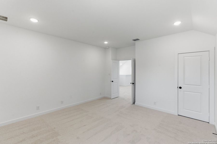 Spacious, unfurnished interior of a new home in The Crossvine – Garden Homes, Schertz (Image 14).