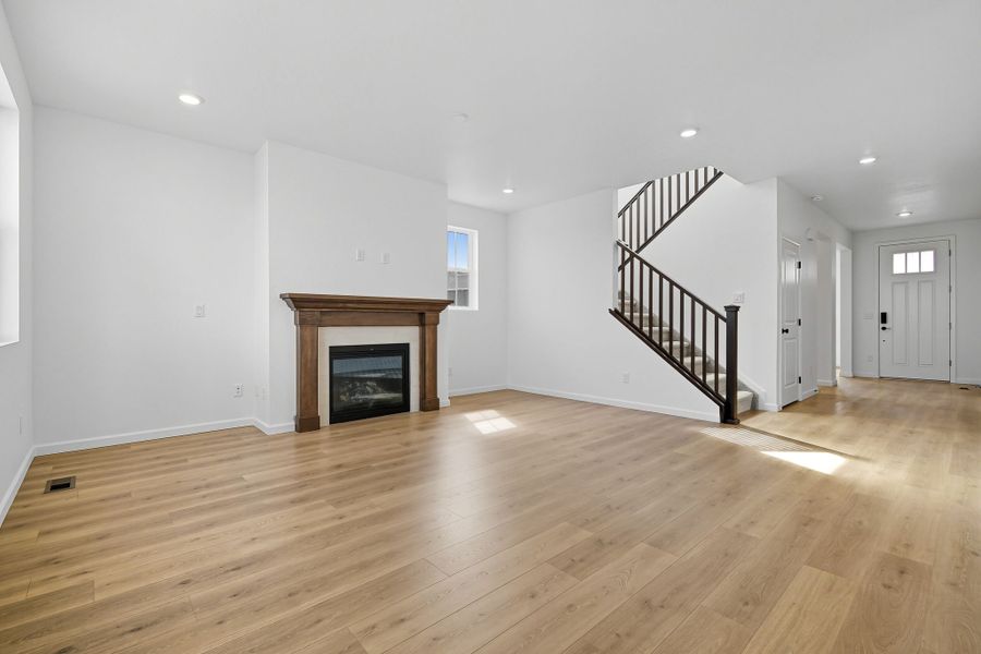 Spacious, unfurnished interior of a new home in Macanta, Castle Rock (Image 20).