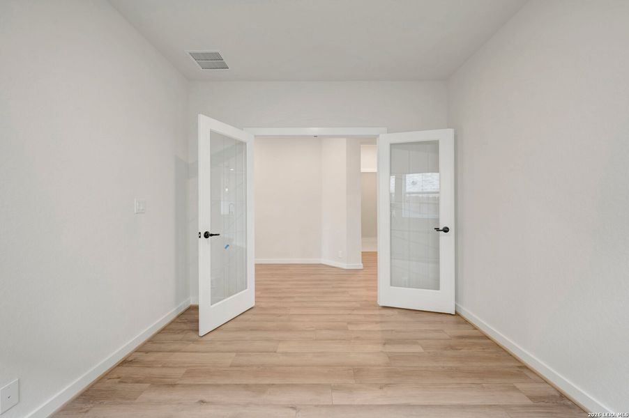 Spacious, unfurnished interior of a new home in Meyer Ranch – Select Reserve Series, New Braunfels (Image 19).