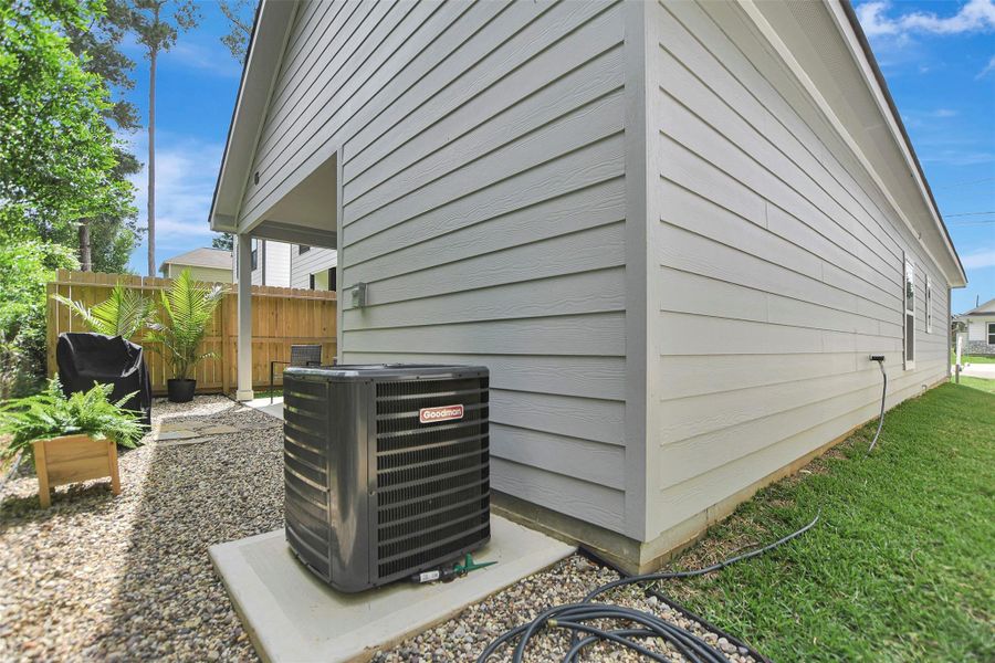 Exterior details and patio area of a home in Lake Conroe Village, Montgomery (Image 23).