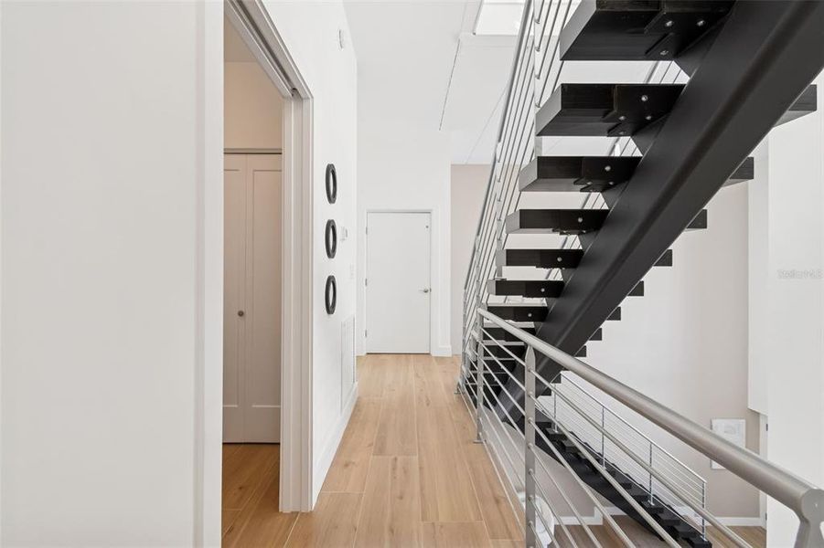 Spacious, unfurnished interior of a new home in , Sarasota (Image 85).