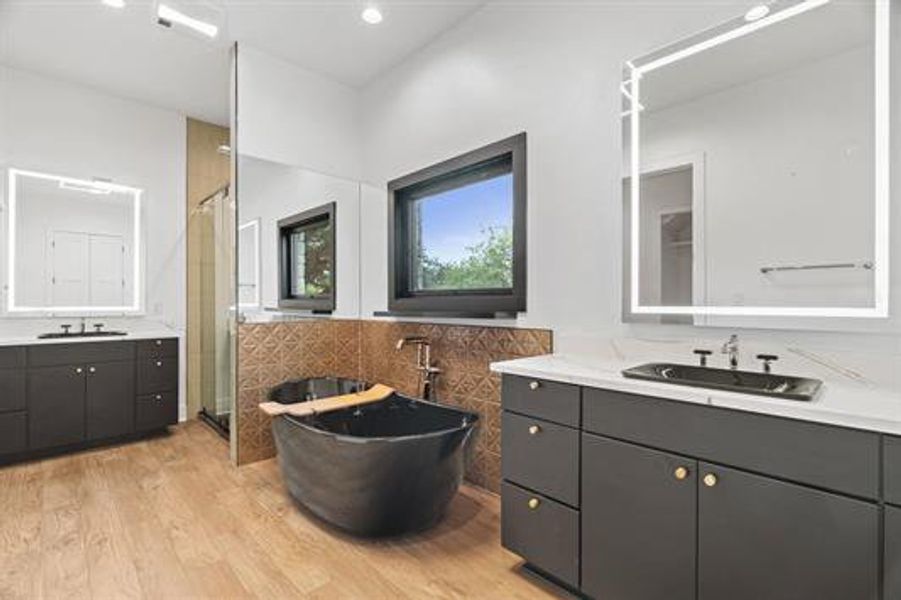 Furnished interior view inside a new home in , Horseshoe Bay (Image 7).