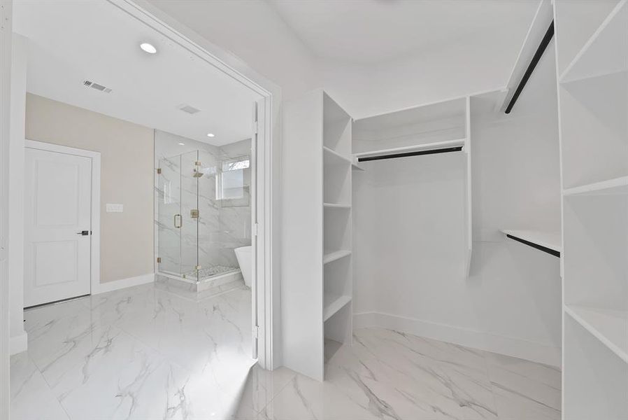 Spacious, unfurnished interior of a new home in , Dallas (Image 18).