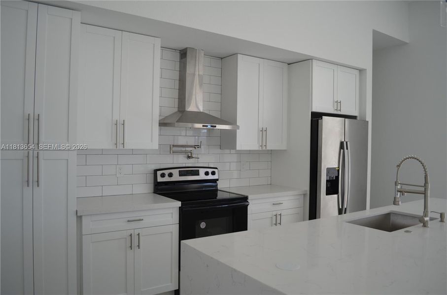 Furnished interior view inside a new home in , Cape Coral (Image 8).
