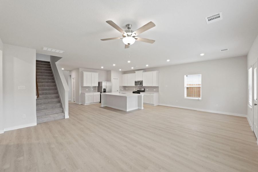 Spacious, unfurnished interior of a new home in Russell Ranch, Bay City (Image 29).
