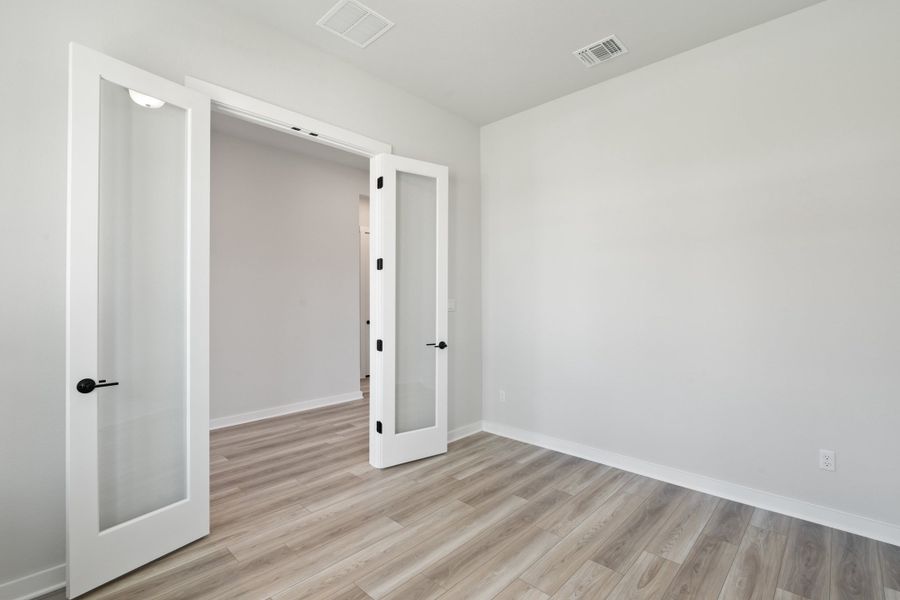 Spacious, unfurnished interior of a new home in Lariat, Liberty Hill (Image 24).