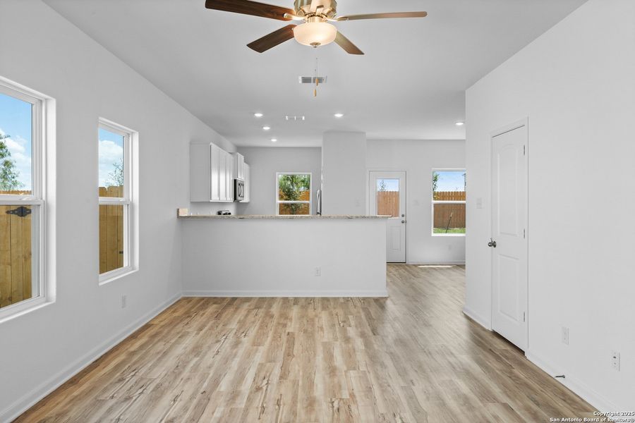 Spacious, unfurnished interior of a new home in Blue Wing, San Antonio (Image 15). Spacious, unfurnished interior of a new home in Blue Wing, San Antonio (Image 15).