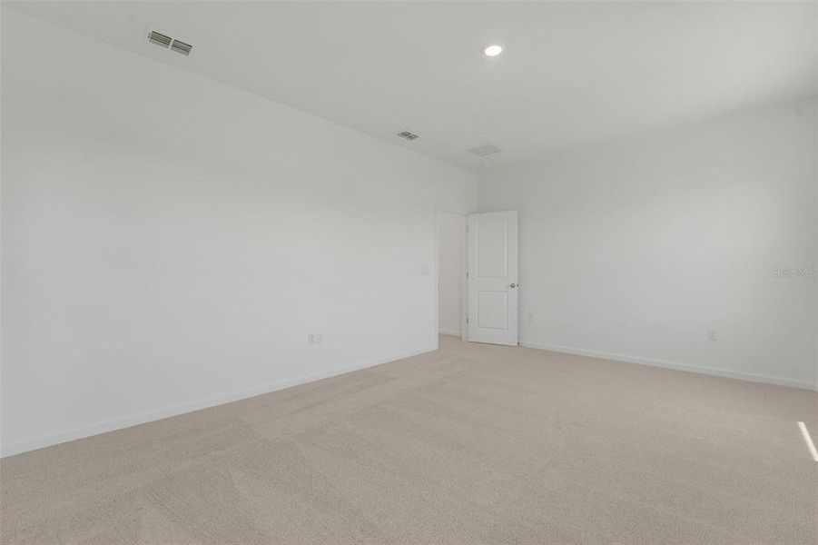 Spacious, unfurnished interior of a new home in Reserve at Hammock Oaks, Lady Lake (Image 24). Spacious, unfurnished interior of a new home in Reserve at Hammock Oaks, Lady Lake (Image 24).