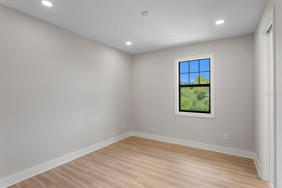 Spacious, unfurnished interior of a new home in , Tampa (Image 27).