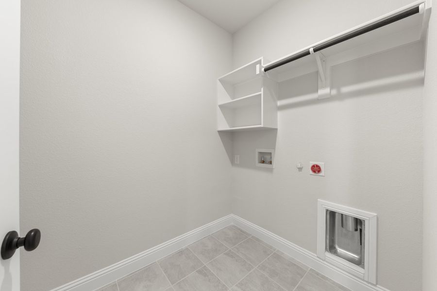 Spacious, unfurnished interior of a new home in Park Hills, Rockwall (Image 34). Spacious, unfurnished interior of a new home in Park Hills, Rockwall (Image 34).