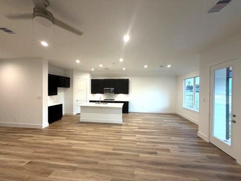 Spacious, unfurnished interior of a new home in Hills of Westlake, Conroe (Image 6).