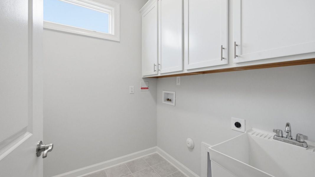 Spacious, unfurnished interior of a new home in The Courtyards at Oak Grove, Durham (Image 31).