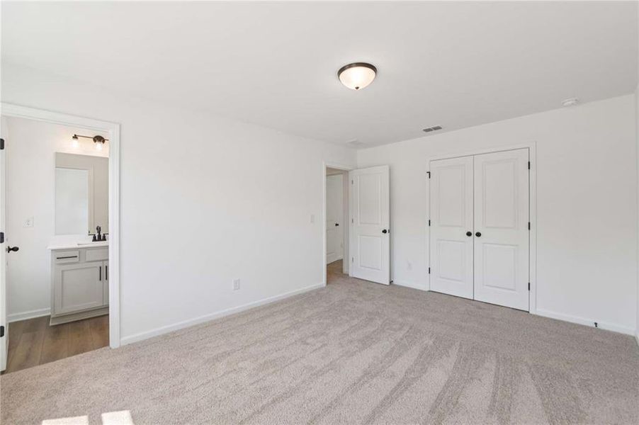 Spacious, unfurnished interior of a new home in Creekside, Dawsonville (Image 31).