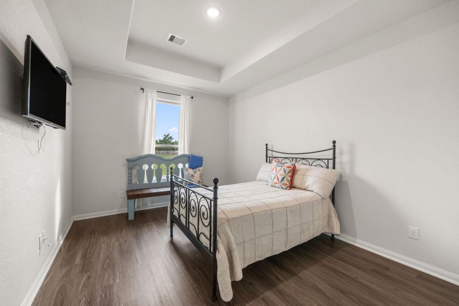 Second bedroom.
