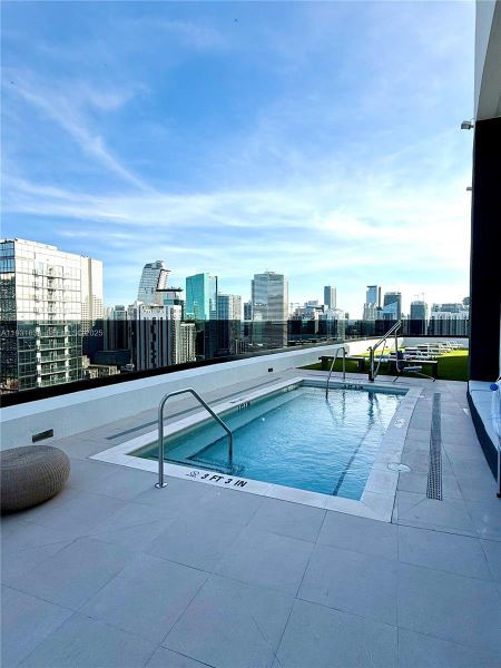 Community amenities in , Miami (Image 7). Community amenities in , Miami (Image 7).