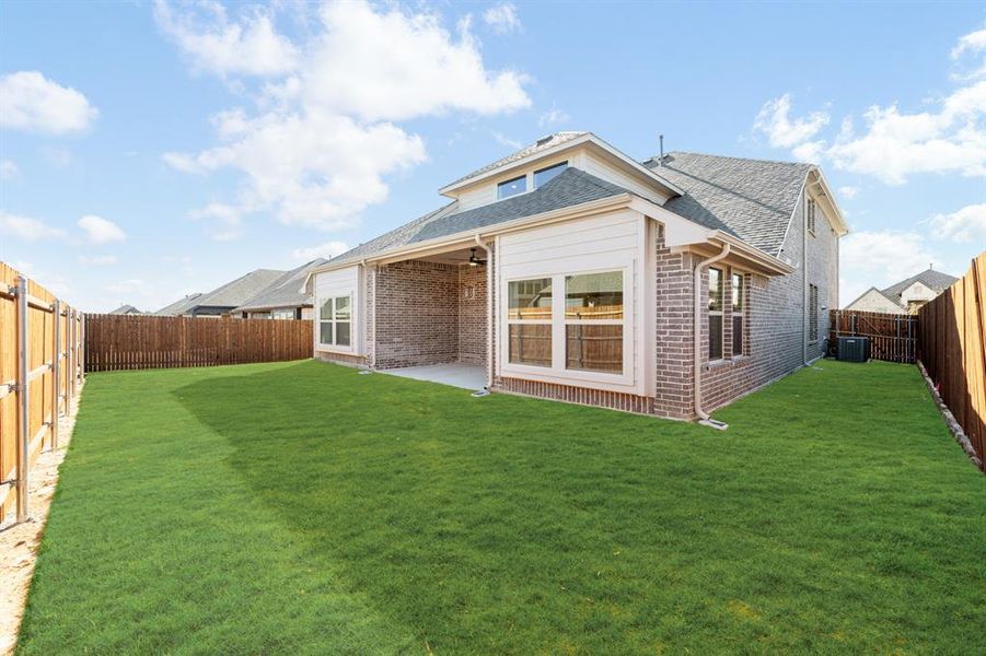 Exterior details and patio area of a home in Country Lakes, Denton (Image 3).