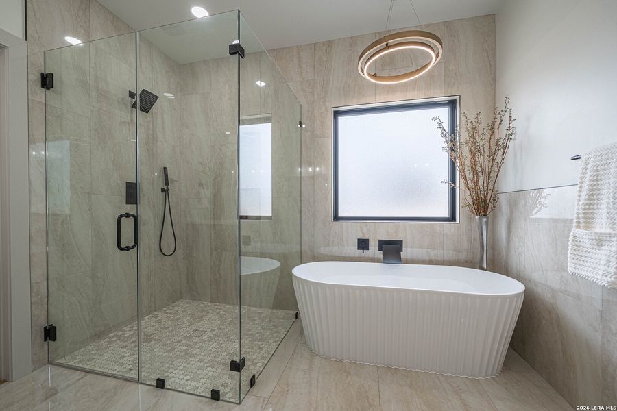 Furnished interior view inside a new home in , Bandera (Image 19).