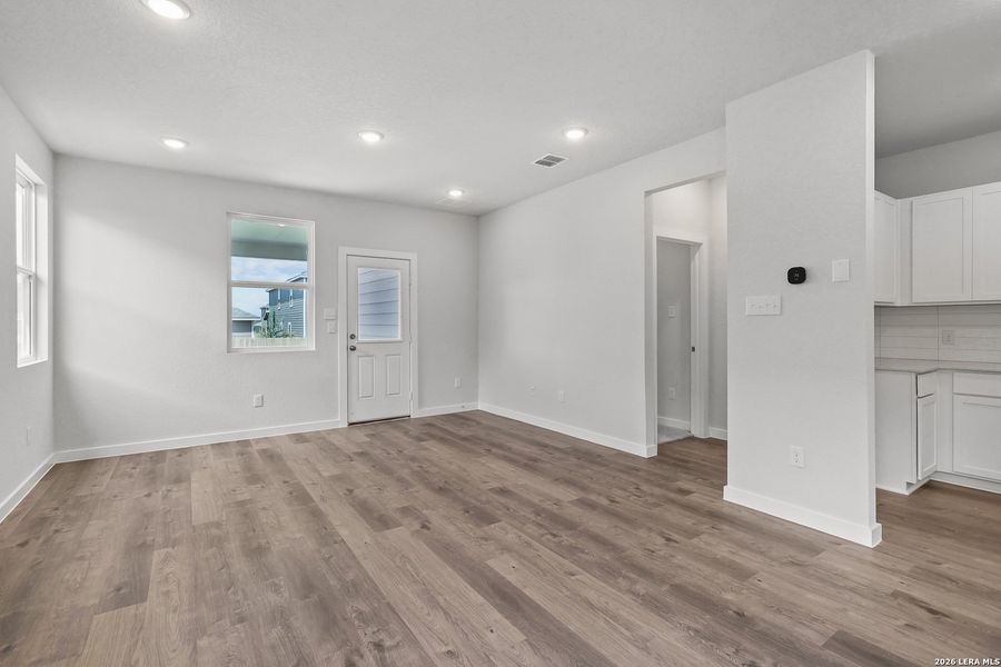 Spacious, unfurnished interior of a new home in Hacienda, San Antonio (Image 27). Spacious, unfurnished interior of a new home in Hacienda, San Antonio (Image 27).