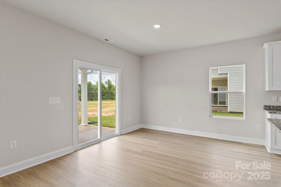 Spacious, unfurnished interior of a new home in Stagecoach Station, Gastonia (Image 10).
