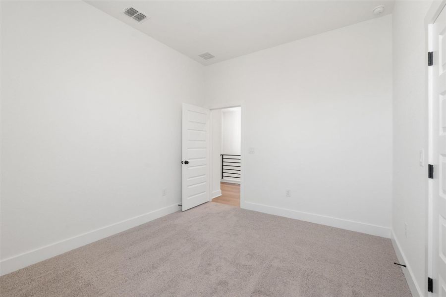 Spacious, unfurnished interior of a new home in Persimmon, Buda (Image 35).