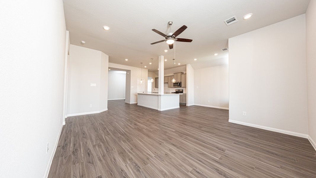 Representative unfurnished interior of a home built from the The Lakewood by Legend Homes in Cinco Lakes, San Antonio (Image 24).