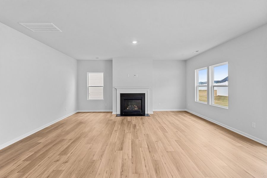 Spacious, unfurnished interior of a new home in Hanes Lake, Winston-Salem (Image 15).