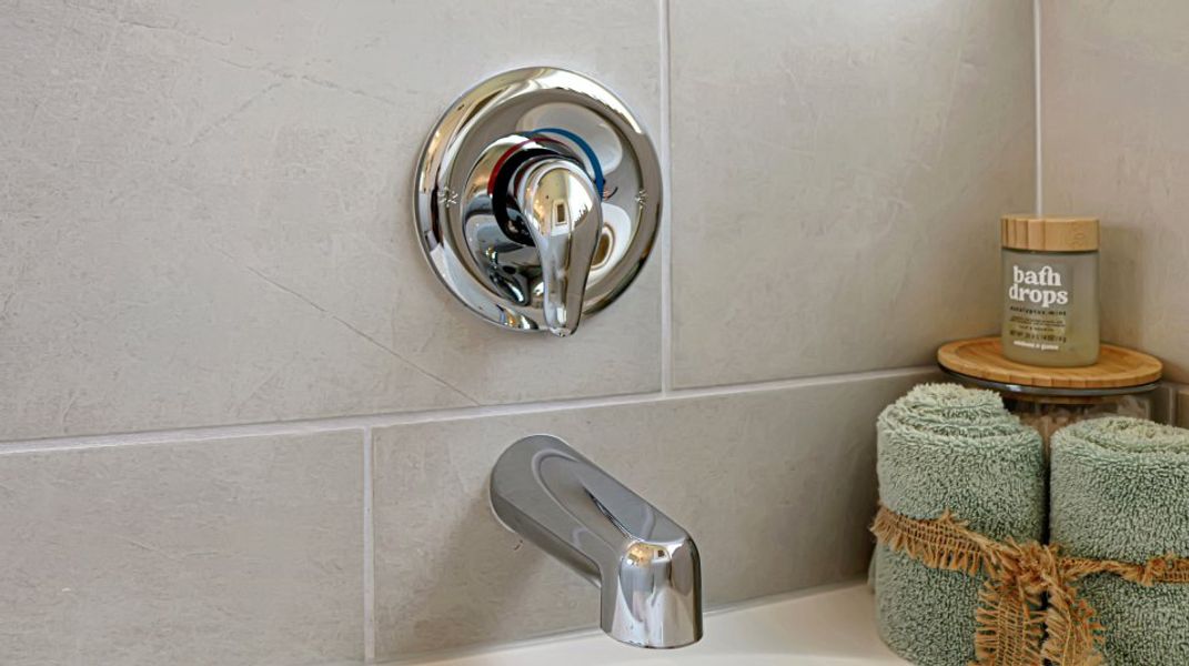 Divisional EI Shower Faucet