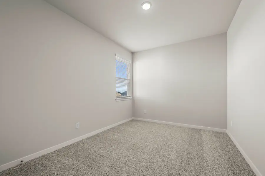 Spacious, unfurnished interior of a new home in Three Creeks, Belton (Image 18).